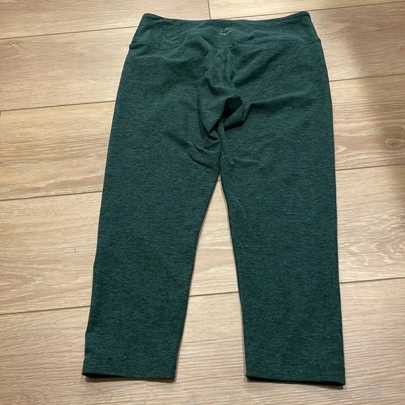 Beyond Yoga Cropped Leggings forest green pine